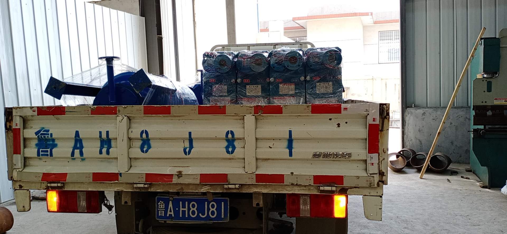 顧客要了濟(jì)南板式換熱器?和膨脹罐各4臺